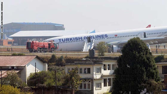 بالصور.. لماذا فشلت الطائرة التركية في الهبوط على ارض مطار كاتماندو؟ صورة رقم 2 بالصور.. لماذا فشلت الطائرة التركية في الهبوط على ارض مطار كاتماندو؟ صورة رقم 2