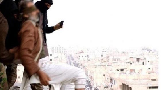 بالصور.. الدواعش يعدمون الطفل لوط بالقائه من اعلى مبنى سكني صورة رقم 5