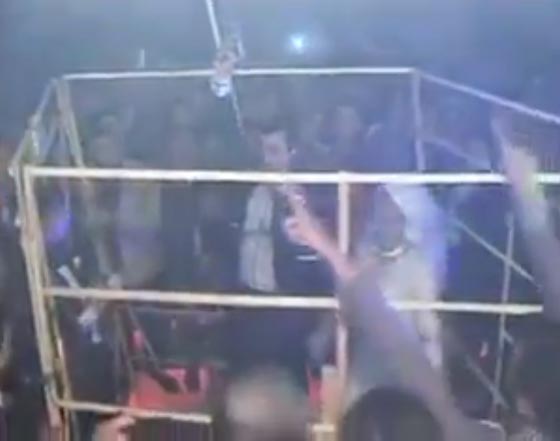 قفص الحرق الداعشي يتحول الى قفص ذهبي للزفاف والرقص صورة رقم 4