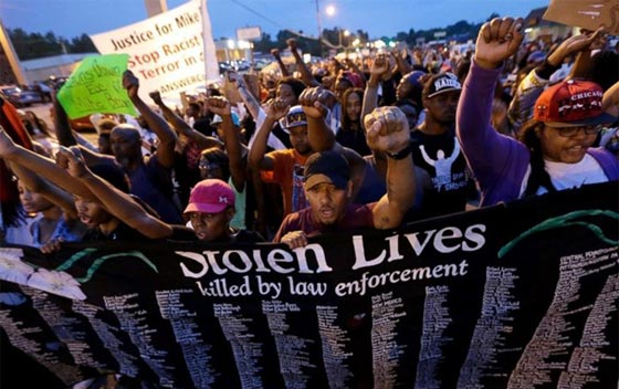 الشرطة الامريكية تتمادى في قتل السود حتى من المحتجين على القتل صورة رقم 3 الشرطة الامريكية تتمادى في قتل السود حتى من المحتجين على القتل صورة رقم 3