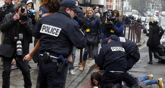 الشرطة الامريكية تتمادى في قتل السود حتى من المحتجين على القتل صورة رقم 2 الشرطة الامريكية تتمادى في قتل السود حتى من المحتجين على القتل صورة رقم 2