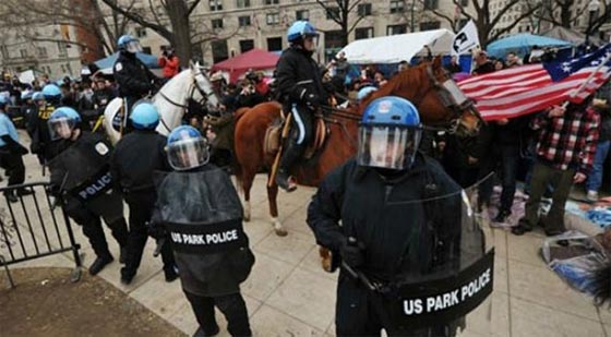 الشرطة الامريكية تتمادى في قتل السود حتى من المحتجين على القتل صورة رقم 6 الشرطة الامريكية تتمادى في قتل السود حتى من المحتجين على القتل صورة رقم 6