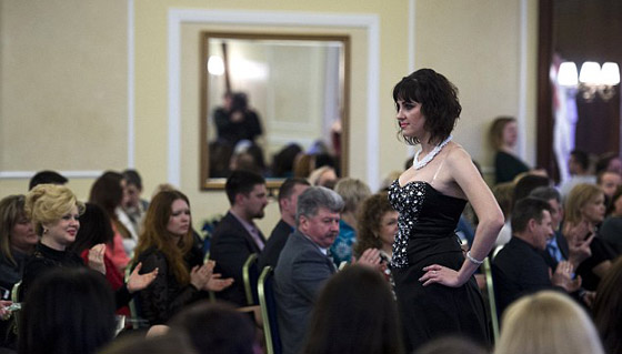 صور وفيديو جنديات اوكرانيات يشاركن في عرض ازياء ليثبتن انوثتهن وجمالهن صورة رقم 9