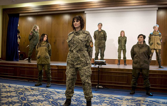 صور وفيديو جنديات اوكرانيات يشاركن في عرض ازياء ليثبتن انوثتهن وجمالهن صورة رقم 13