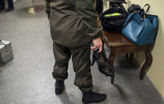 صور وفيديو جنديات اوكرانيات يشاركن في عرض ازياء ليثبتن انوثتهن وجمالهن صورة رقم 15