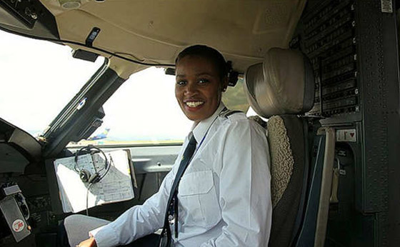 نساء بينهن عربيتان يدخلن التاريخ عبر ولوجهن الى قمرة قيادة الطائرة.. فيديو صورة رقم 1