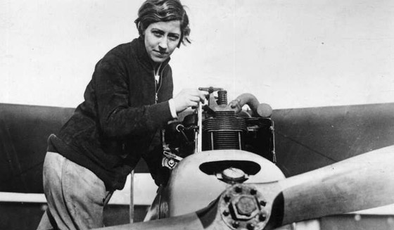 نساء بينهن عربيتان يدخلن التاريخ عبر ولوجهن الى قمرة قيادة الطائرة.. فيديو صورة رقم 9