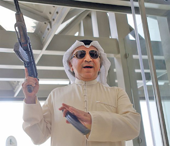  قدوة حسنة ام سيئة؟ نواب البرلمان الكويتي يسلمون اسلحتهم غير المرخصة  صورة رقم 3