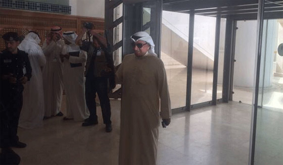  قدوة حسنة ام سيئة؟ نواب البرلمان الكويتي يسلمون اسلحتهم غير المرخصة  صورة رقم 8