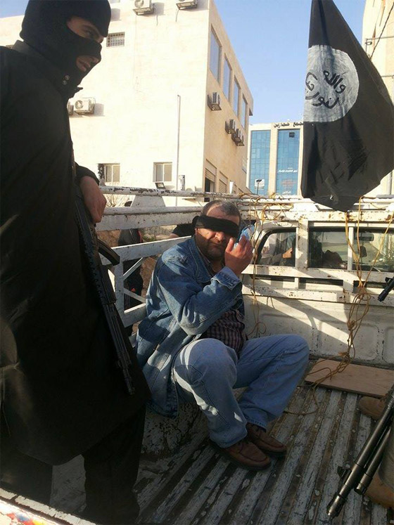 مشهد تمثيلي عن داعش يتسبب باعتقال 12 من طاقم العمل بالمسلسل صورة رقم 1