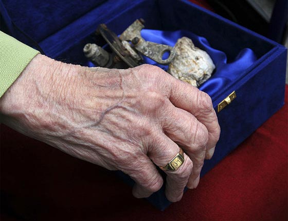 بعد 70 عاما.. خاتم زواج يكشف غموض اختفاء طائرة بريطانية صورة رقم 7