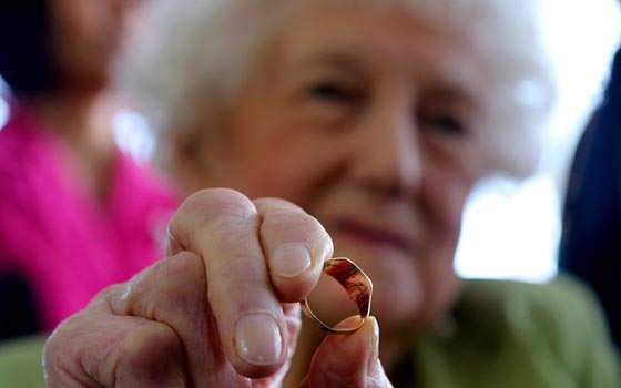 بعد 70 عاما.. خاتم زواج يكشف غموض اختفاء طائرة بريطانية صورة رقم 3