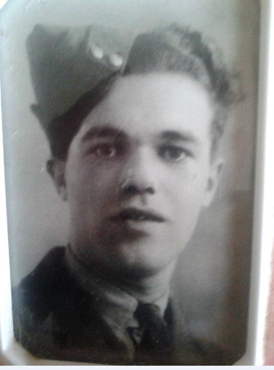 بعد 70 عاما.. خاتم زواج يكشف غموض اختفاء طائرة بريطانية صورة رقم 5