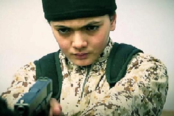 تفانين داعشية.. طفل ينفذ حكم الاعدام بفلسطيني متهم بالتجسس للموساد- شاهده صورة رقم 5 تفانين داعشية.. طفل ينفذ حكم الاعدام بفلسطيني متهم بالتجسس للموساد- شاهده صورة رقم 5