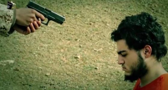 تفانين داعشية.. طفل ينفذ حكم الاعدام بفلسطيني متهم بالتجسس للموساد- شاهده صورة رقم 7 تفانين داعشية.. طفل ينفذ حكم الاعدام بفلسطيني متهم بالتجسس للموساد- شاهده صورة رقم 7