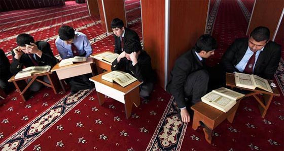 غناء القران مع الالات الموسيقية يدخل طالبا ومدرسين بحرانيين الى الحبس الاحتياطي صورة رقم 2 غناء القران مع الالات الموسيقية يدخل طالبا ومدرسين بحرانيين الى الحبس الاحتياطي صورة رقم 2