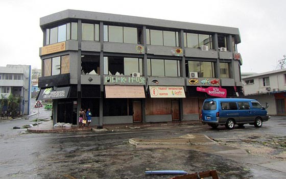  دمار هائل وستة قتلى خلفها اعصار بام في جزيرة فانواتو  صورة رقم 3