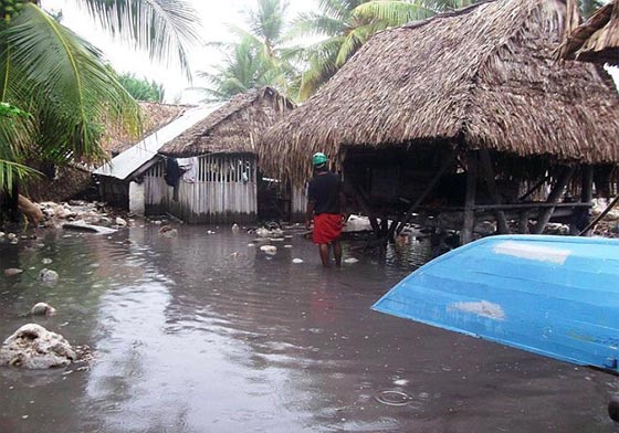  دمار هائل وستة قتلى خلفها اعصار بام في جزيرة فانواتو  صورة رقم 11