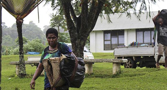 دمار هائل وستة قتلى خلفها اعصار بام في جزيرة فانواتو  صورة رقم 9