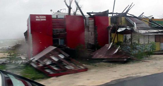  دمار هائل وستة قتلى خلفها اعصار بام في جزيرة فانواتو  صورة رقم 14