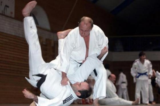 بوتين يهزم الكائنات الفضائية والجلطة الدماغية ويعود ساخرا من الشائعات صورة رقم 2