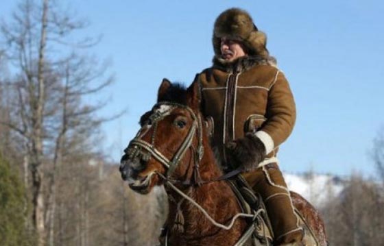 بوتين يهزم الكائنات الفضائية والجلطة الدماغية ويعود ساخرا من الشائعات صورة رقم 3