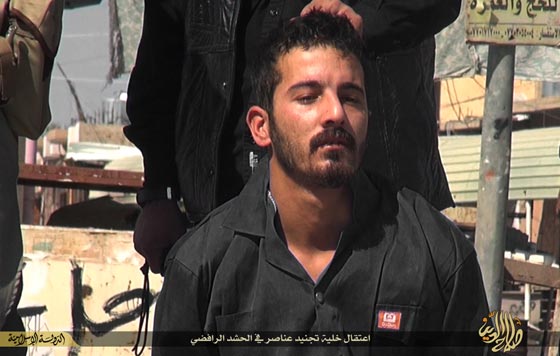 بالصور.. داعش ينحر اعناق اربعة عراقيين في تكريت صورة رقم 1