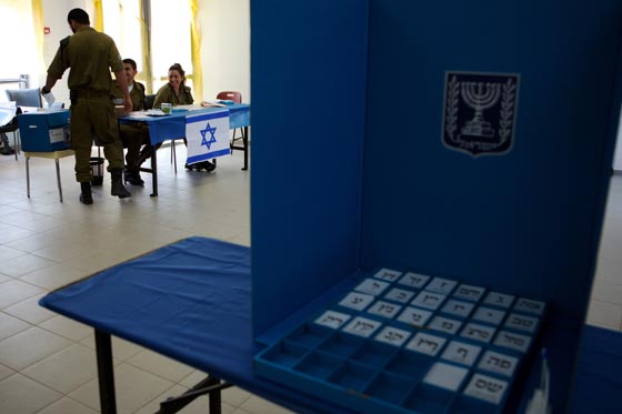 فتح صناديق الاقتراع لانتخابات الكنيست الـ 20 في اسرائيل صورة رقم 19