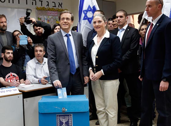 فتح صناديق الاقتراع لانتخابات الكنيست الـ 20 في اسرائيل صورة رقم 2