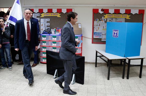 فتح صناديق الاقتراع لانتخابات الكنيست الـ 20 في اسرائيل صورة رقم 4