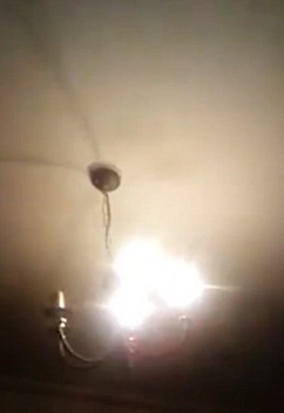 صور مرعبة وفيديو خطير لشبح يطارد امرأة بريطانية في منزلها! صورة رقم 4