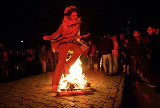 مهرجان النار يتحدى المنع في ايران.. ويلهب الاجاواء هناك صورة رقم 1
