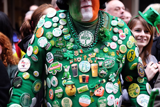 في عيده..القديس باتريك ينشر الاخضر في تلال العالم وربوعه صورة رقم 5