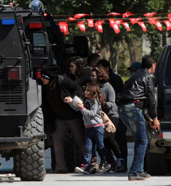 فضيحة: عناصر الأمن كانوا في مقهى لحظة الهجوم على متحف باردو صورة رقم 1 فضيحة: عناصر الأمن كانوا في مقهى لحظة الهجوم على متحف باردو صورة رقم 1