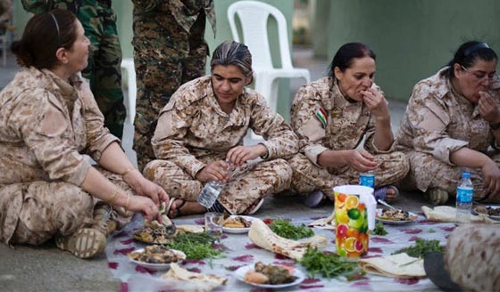جولة مصورة في صفوف مقاتلات البشمرغة ضد داعش صورة رقم 7