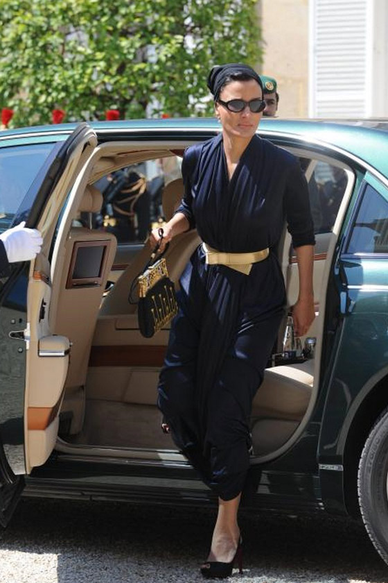 قطريون يتساءلون.. هل ماتت والدة اميرهم الشيخة موزة؟ صورة رقم 2 قطريون يتساءلون.. هل ماتت والدة اميرهم الشيخة موزة؟ صورة رقم 2