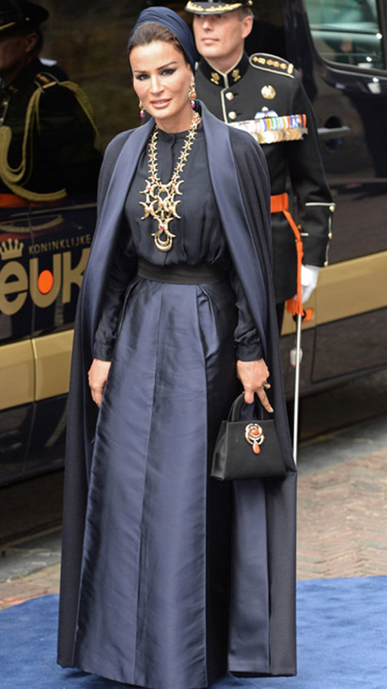 قطريون يتساءلون.. هل ماتت والدة اميرهم الشيخة موزة؟ صورة رقم 4 قطريون يتساءلون.. هل ماتت والدة اميرهم الشيخة موزة؟ صورة رقم 4