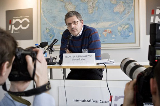 الدنمارك تكرم واضع الرسومات المسيئة للنبي محمد وتمنحه جائزة صورة رقم 4 الدنمارك تكرم واضع الرسومات المسيئة للنبي محمد وتمنحه جائزة صورة رقم 4