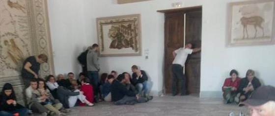 فيديو.. تونسي يروي لحظات الرعب بالتفاصيل من داخل متحف باردو صورة رقم 4 فيديو.. تونسي يروي لحظات الرعب بالتفاصيل من داخل متحف باردو صورة رقم 4