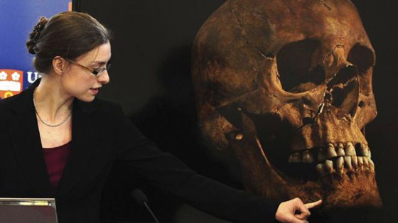 بريطانيا تعيد دفن ملك قتل قبل 530 عاما واكتشفت رفاته تحت موقف سيارات صورة رقم 5 بريطانيا تعيد دفن ملك قتل قبل 530 عاما واكتشفت رفاته تحت موقف سيارات صورة رقم 5