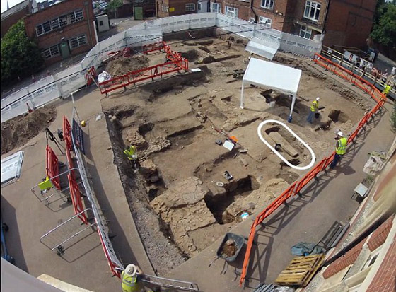 بريطانيا تعيد دفن ملك قتل قبل 530 عاما واكتشفت رفاته تحت موقف سيارات صورة رقم 2 بريطانيا تعيد دفن ملك قتل قبل 530 عاما واكتشفت رفاته تحت موقف سيارات صورة رقم 2