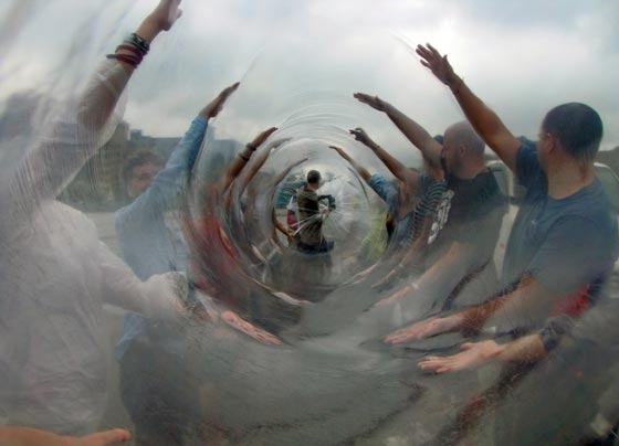 ازمة جديدة بين الكوريتين.. والسبب بالونات فيلم المقابلة صورة رقم 15