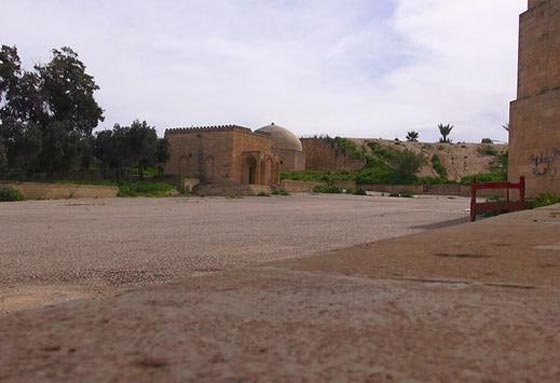 تدمير دير لقديس انتقل من الوثنية الى المسيحية على يد داعش.. شاهد الصور صورة رقم 3