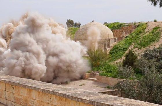تدمير دير لقديس انتقل من الوثنية الى المسيحية على يد داعش.. شاهد الصور صورة رقم 4