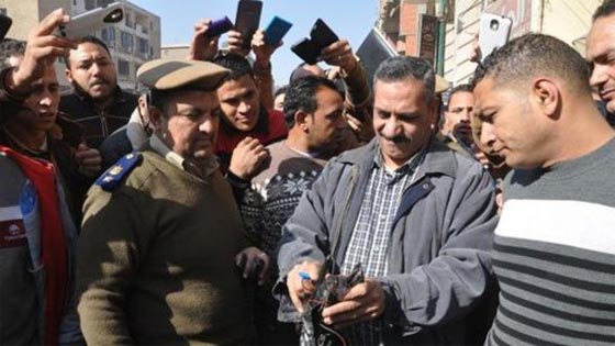  طرائف المصريين مع العبوات الناسفة.. تأخرت الشرطة فحملوا القنبلة الى الضابط! صورة رقم 5