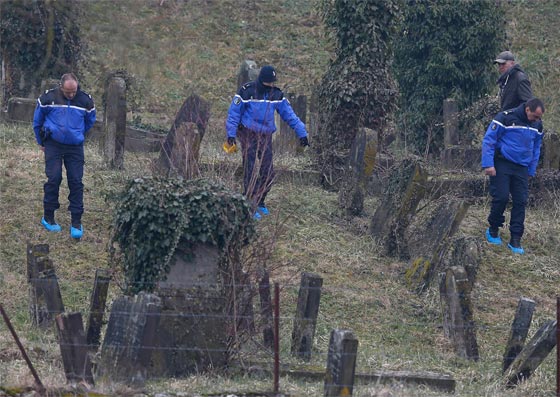  بالصور.. تعرض مقبرة يهودية في هنغاريا للتخريب من قبل مجهولين صورة رقم 1