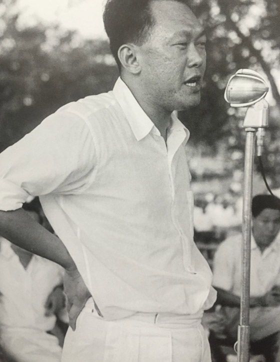 الموت يغيب ايقونة سنغافورة ومؤسسها وعاشق شوارعها النظيفة صورة رقم 15