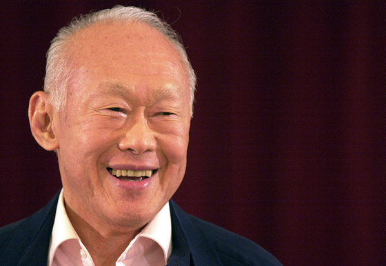 الموت يغيب ايقونة سنغافورة ومؤسسها وعاشق شوارعها النظيفة صورة رقم 23