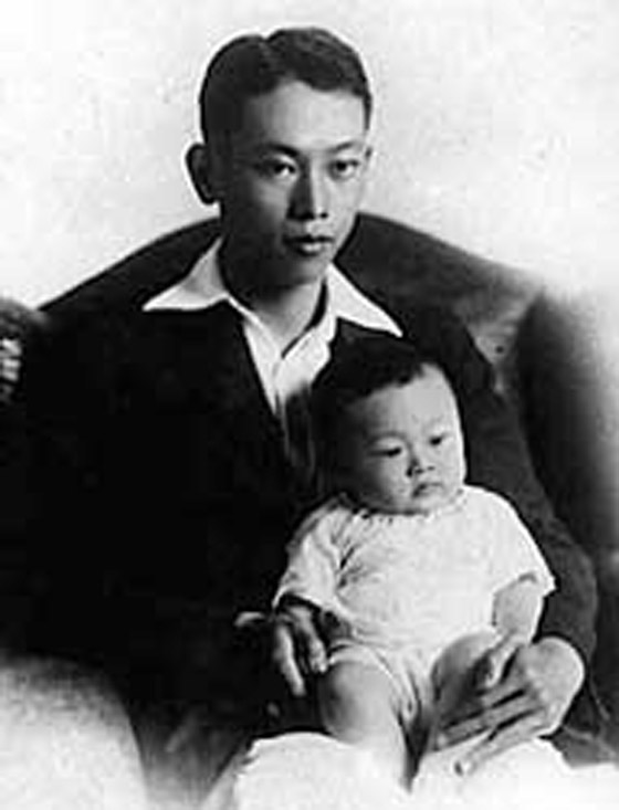 الموت يغيب ايقونة سنغافورة ومؤسسها وعاشق شوارعها النظيفة صورة رقم 4