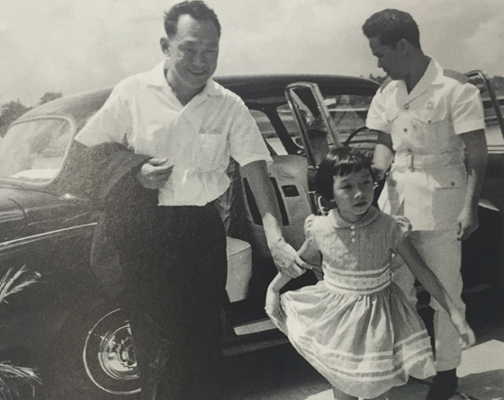 الموت يغيب ايقونة سنغافورة ومؤسسها وعاشق شوارعها النظيفة صورة رقم 20